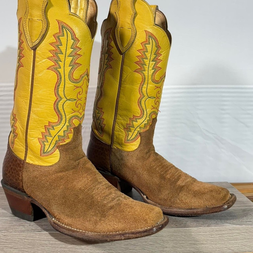 *DO NOT BUY** ISO yellow and brown Justin Boots